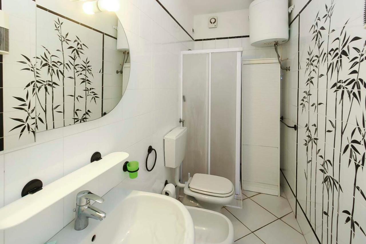 Appartamenti Residence Il Porto 13 E 16 ปอร์โตอัซซูร์โร ภายนอก รูปภาพ
