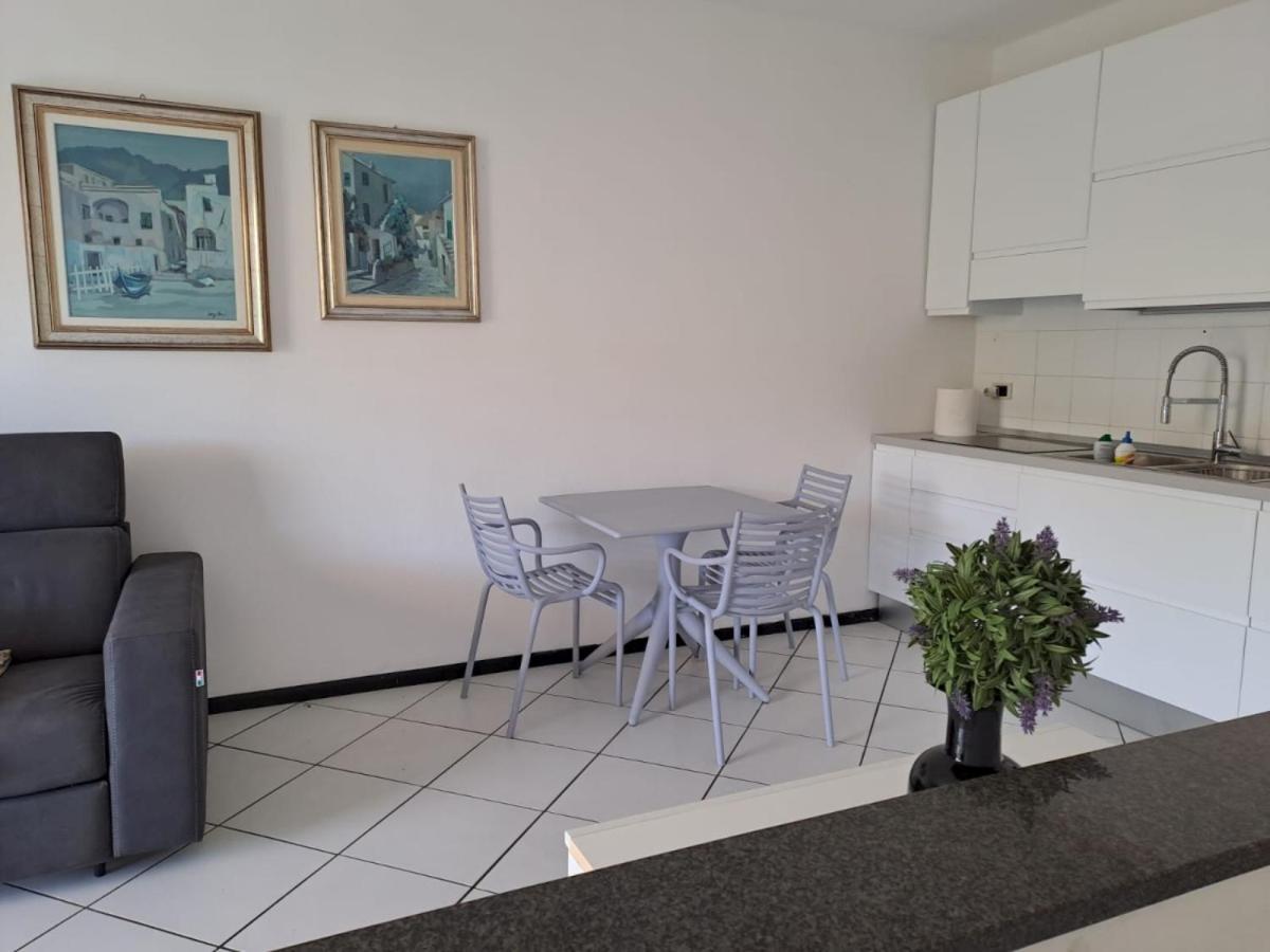 Appartamenti Residence Il Porto 13 E 16 ปอร์โตอัซซูร์โร ภายนอก รูปภาพ