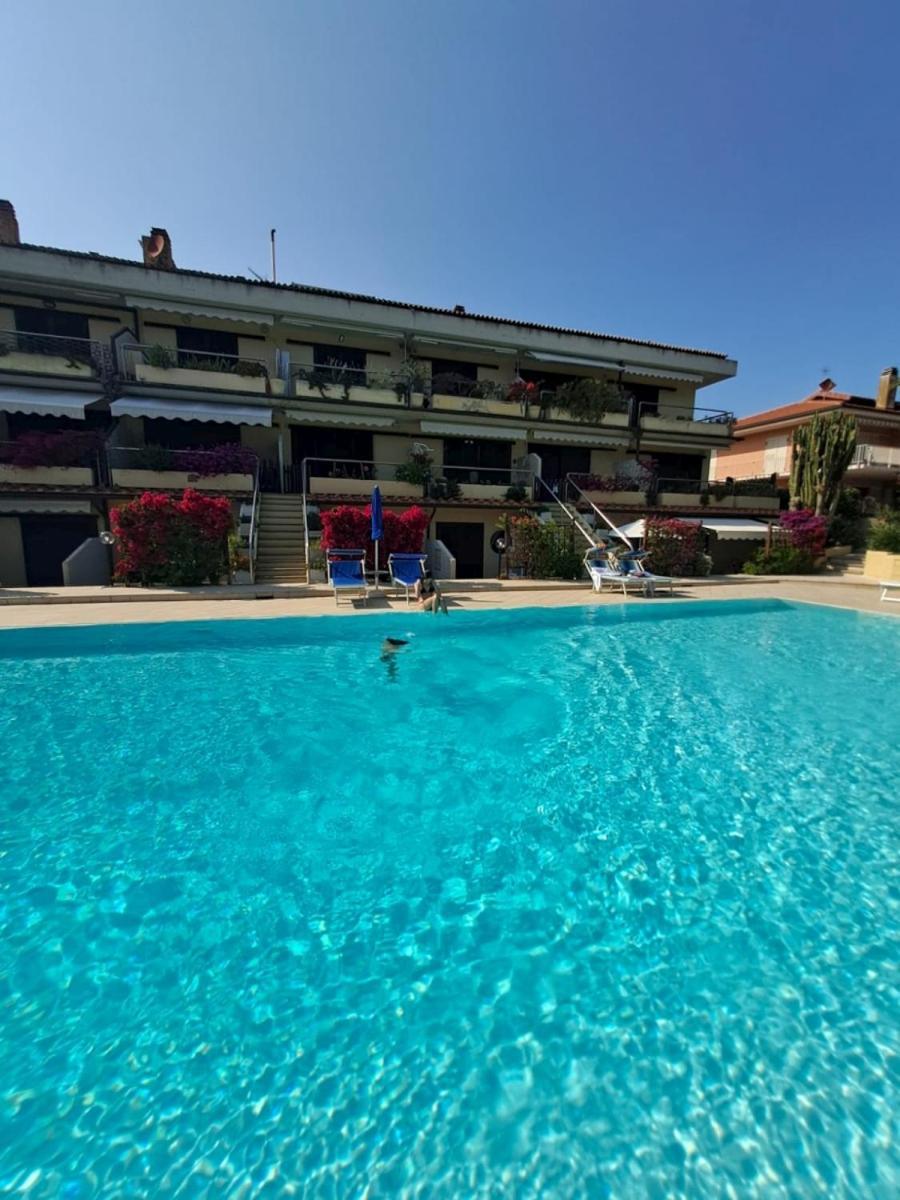Appartamenti Residence Il Porto 13 E 16 ปอร์โตอัซซูร์โร ภายนอก รูปภาพ
